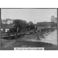 Passage du canon de 145/155 mm. [légende d'origine]
