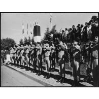 Le piquet d'honneur. [légende d'origine]