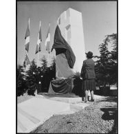 [Inauguration d'une stèle en l'honneur du général de Larminat à Alès].