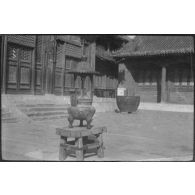 [Pékin : une cour de la Cité interdite].