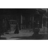 [Pékin. La cour d'un temple].