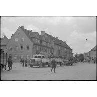 Eydtkau (Eydtkuhnen) en Prusse-Orientale (Ostpreußen), la population est réquisitionnée pour former une ligne de défense.