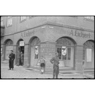 Hindenburgstrasse à Eydtkau (Eydtkuhnen) en Prusse-Orientale (Ostpreußen), les bureaux du journal de propagande intitulé Panzerfaust.