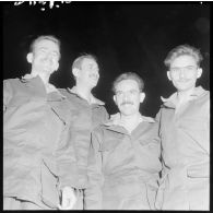 25/10/1958 : 4 soldats faits prisonniers du FLN libérés -Villacoublay. [légende d'origine]<br>