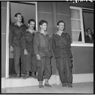 25/10/1958 : 4 soldats faits prisonniers du FLN libérés -Villacoublay. [légende d'origine]<br>