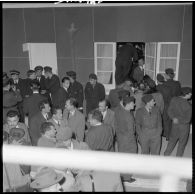 25/10/1958 : 4 soldats faits prisonniers du FLN libérés -Villacoublay. [légende d'origine]<br>
