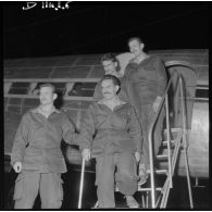 25/10/1958 : 4 soldats faits prisonniers du FLN libérés -Villacoublay. [légende d'origine]<br>