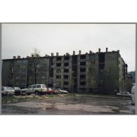 La rue Topal Osman Pase, quartier de Grbavica - Sarajevo. [légende d'origine]