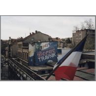 Le marché de Markale vu depuis le centre culturel André Malraux rue Mula Mustafe Baseskija - Sarajevo. [légende d'origine]