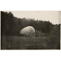 [Ballon d'observation au sol].