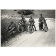 [Valdahon, Soldats du 506e RCC sur leur moto , 1934.]