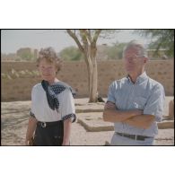 Portraits d'un prêtre et d'une infirmière en poste à Atar. [légende d'origine]<br>