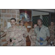 Délégation mauritanienne à l'issue de la cérémonie du 11 novembre 1993. [légende d'origine]<br>