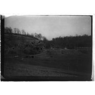 [Lorraine ou Somme : campement troglodyte].