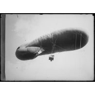 [Jules, saucisse d'observation].