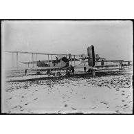 Appareil de bombardement Bréguet-Michelin ayant atterri à Toul un jour de neige. [légende d'origine]