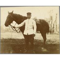 Souvenir de Moigné, votre instructeur sous-chef mécanicien Douffet. [légende d'origine]