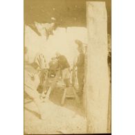 1ère pièce, En surveillance, n°2-215, Pointez !!! [légende d'origine]