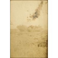 Eclatement d'un 150 avec retard. [légende d'origine]