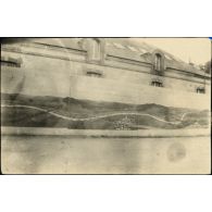 [Un paysage peint sur un panneau de bois].