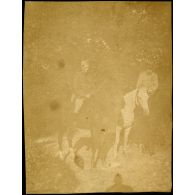 De Sennevelle  [?] et Gaston. [légende d'origine]