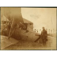 Essai de pilotage. [légende d'origine]