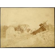 Ce qui reste de l'église de Nesle (Sept 1918). [légende d'origine]