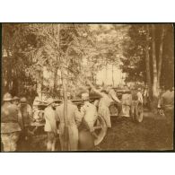 Expériences de tracteurs avec 155 long Filloux - Fontainebleau. [légende d'origine]