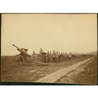 Canons pris aux allemands dans leur retraite de Soissonais - 1917. [légende d'origine]