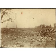 La voie de Roye à St-Quentin détruite. [légende d'origine]