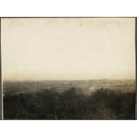 Vue panoramique sur les lignes allemandes face à Roye (Juin 1916). [légende d'origine]