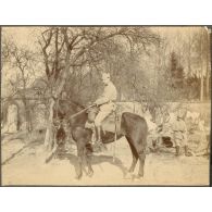 Mon coursier Ancéphale. [légende d'origine]