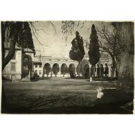 Galeries de l'intérieur du Palais du vieux Sérail. [légende d'origine]