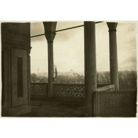 Vue sur le Seraskier et la mosquée Bayazid. [légende d'origine]