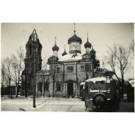 [Eglise orthodoxe de l'oblast de Smolensk et des véhicules de l'armée de Terre allemande].