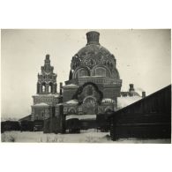 [Un édifice orthodoxe autour duquel des troupes allemandes se sont déployées].