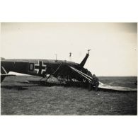 [Un avion de reconnaissance Henschel Hs-126 du 23e groupe de reconnaissance de l'armée de l'Air allemande (Aufklärungsgruppe 23)].