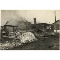 [Isbas en ruine fumantes].