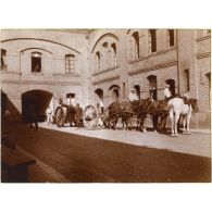 Canon de 155 court et attelage. [légende d'origine]