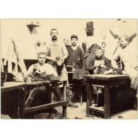 Cordonniers et tailleurs de compagnie. [légende d'origine]