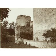 [Détail du château de Coucy].