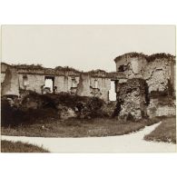 [Cour intérieure du château de Coucy].