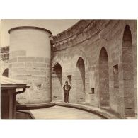 [A l'intérieur du château de Coucy].