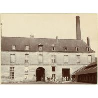 Le poste de l'usine [2e cie]. [légende d'origine]