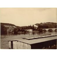 [Paysage en bord de rivière].
