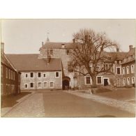 [La cour du château de Ham].