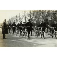 Les cyclistes (force auxiliaire). [légende d'origine]<br>