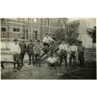 Canton. Travaux de défense. [légende d'origine]