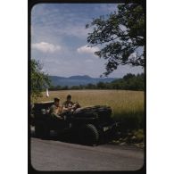 1955, Reutlingen, exercices sur route. [légende d'origine]