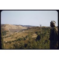 1956 en route vers Palikao (3) barrage. [légende d'origine]